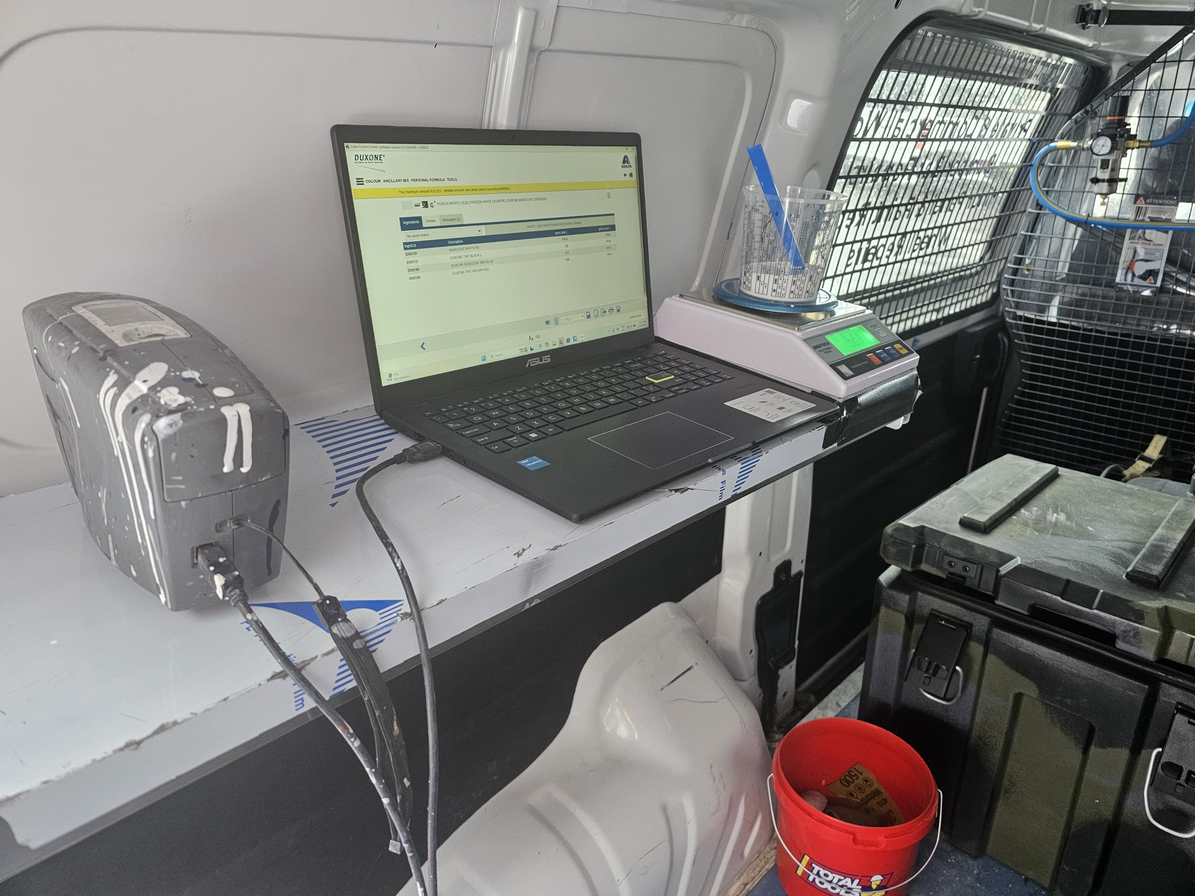 Road Runner Dent and Scratch Photos